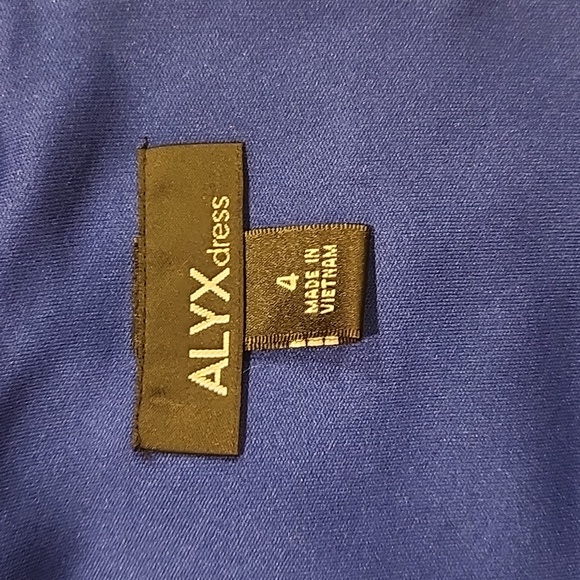 Elegant Dress For Women - Picture 9 of 9